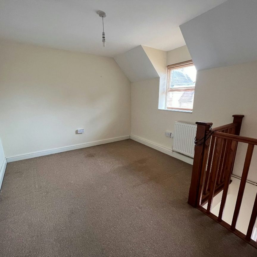 Flat to rent on - Photo 1