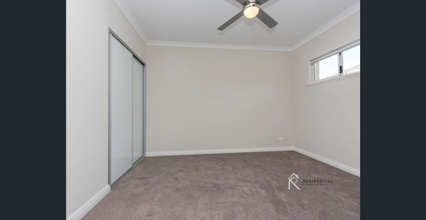 Light and Bright Spacious Apartment with Private Courtyard - Photo 1