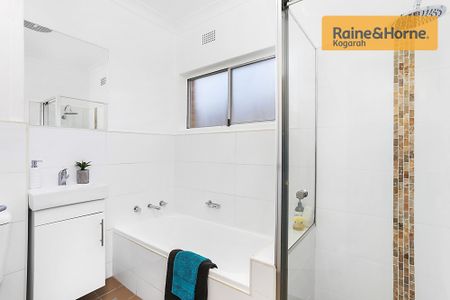 Beautiful 2 Bedroom Apartment - Photo 4