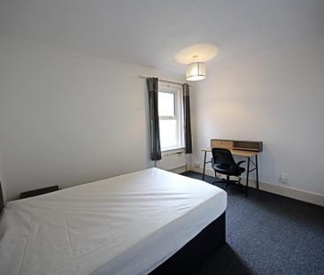 5 bedroom semi-detached house to rent - Photo 2