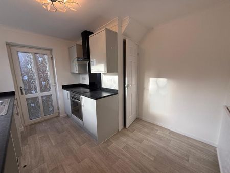 3 bedroom semi-detached house to rent - Photo 4