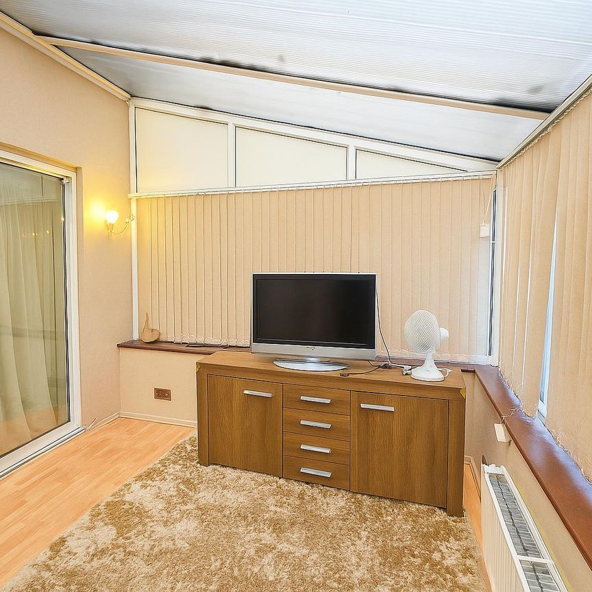 Martian Avenue, HP2 5PL, Hemel Hempstead - Photo 1