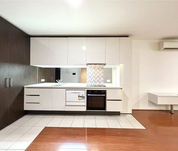 UNFURNISHED FLOORBOARD TWO BEDROOM LOCATED IN UPPER WEST SIDE - MEL... - Photo 3