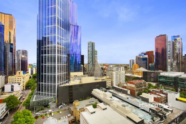 Light, Bright & Spacious Two Bedroom Apartment - Furnished! - Photo 1