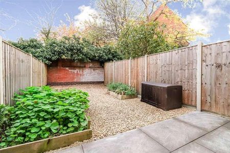 Bronte Close, Cheltenham, GL51 - Photo 2