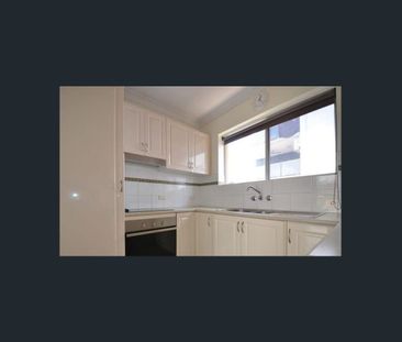 Live Where It All Happens - Top floor apartment - Photo 5