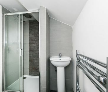 Manor Drive, Leeds - Photo 1
