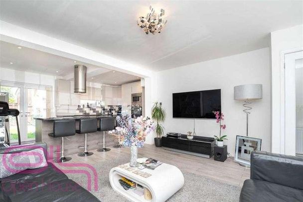 Benen-stock Road, Staines-upon-thames, TW19 - Photo 1