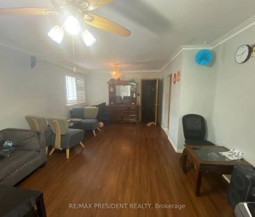 Detached Home For Lease | W9038936 - Photo 4