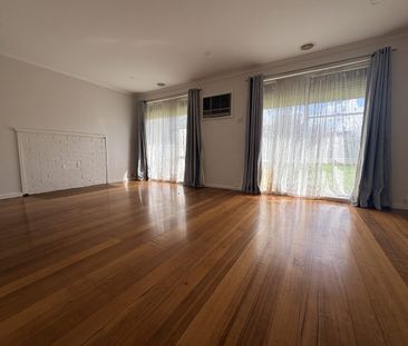 Spacious Family Home with Self-Contained Granny Flat, Solar Power &... - Photo 1