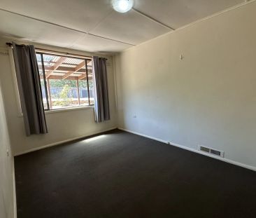 3-Bedroom Home with Stunning Views Over Cooma - Photo 6