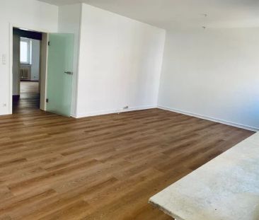 Stilvolle 2-Zimmer-Wohnung mit 2 Balkonen und Doppelstellplatz in B... - Photo 4