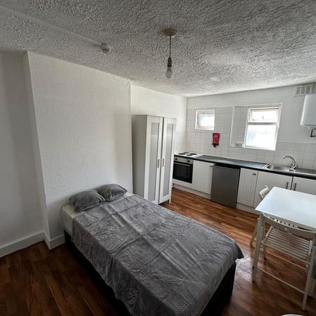 Studio to rent - Photo 3