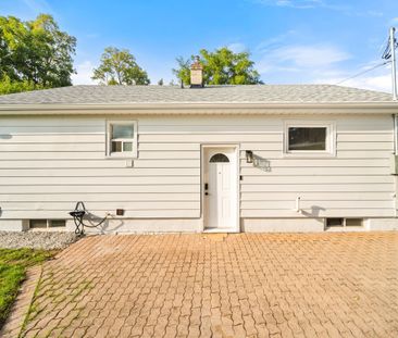 For Lease - 133 Inglewood Drive, Oakville, Ontario - Photo 3