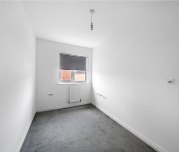 3 bedroom end of terrace house to rent - Photo 2