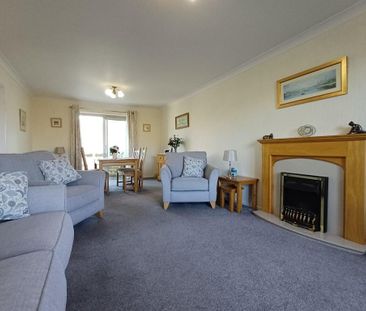 4 bedroom detached house to rent - Photo 2