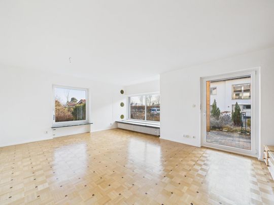 Frisch renovierte Erdgeschosswohnung mit Südwestterrasse und umliegenden Garten - Photo 1