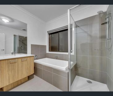 Modern 3-Bedroom Family Home in Warralily Grange Estate! - Photo 6