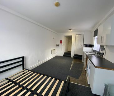 Studio to rent - Photo 1