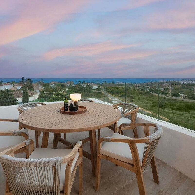Penthouse with Sea Views for Rent in Estepona - Photo 1