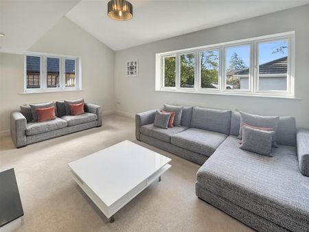 4 bedroom detached house to rent - Photo 2