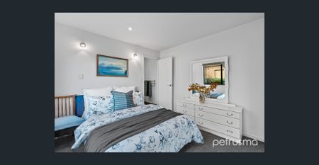 Bellerive Beauty on Clarence Street - Photo 3