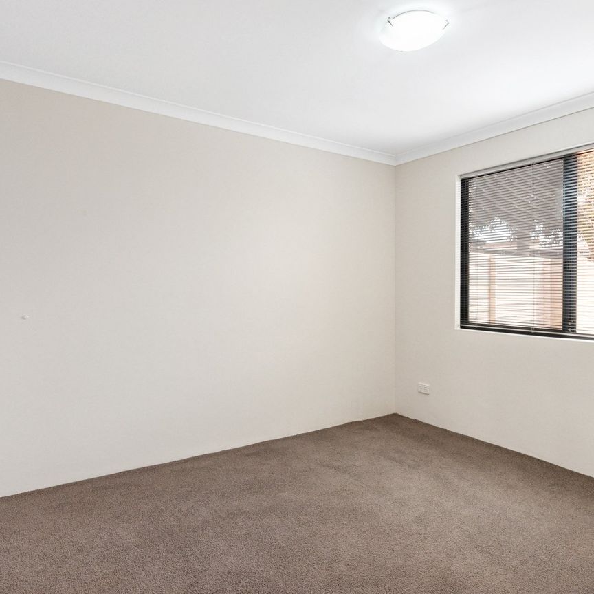 Beautifully Renovated Townhouse in Kelmscott - Photo 1