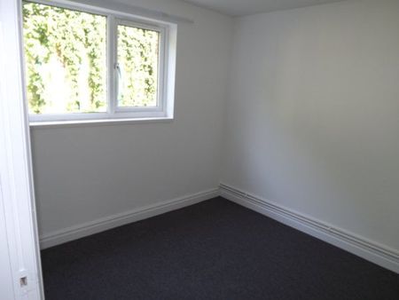 Park Crescent Place, Brighton, BN2 3HG 2 bedroom apartment to rent - Photo 3
