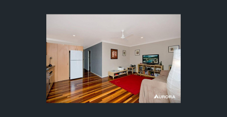 Spacious 1-Bedroom Unit with Deck in Hawthorne - Photo 2