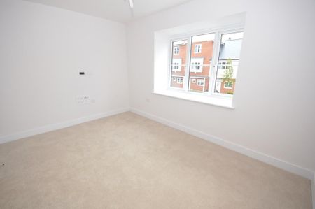 4 bedroom terraced house to rent - Photo 2