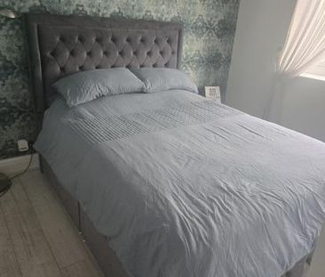 Large furnished double with enough suite - Photo 1