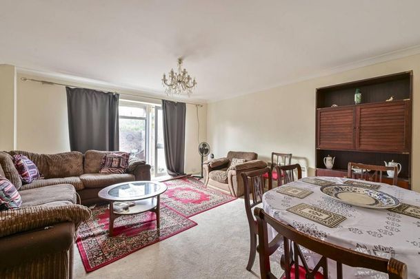 4 bedroom semi-detached house to rent - Photo 1