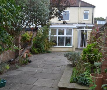 3 bedroom end of terrace house to rent - Photo 3