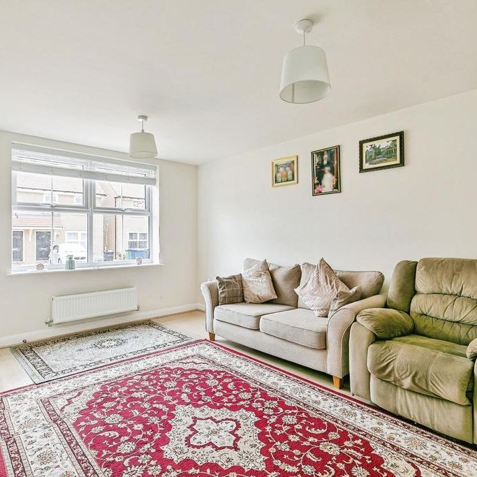 3 bedroom semi-detached house to rent - Photo 1