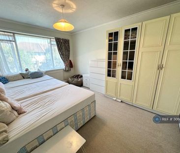 4 bedroom semi-detached house to rent - Photo 4
