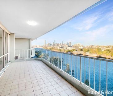 Top Floor Apartment with Stunning River & City Views! - Photo 4