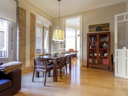 Charming 4-bedroom apartment to rent close to the Turia river - Photo 3