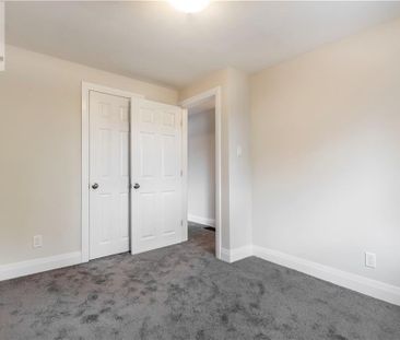 2373 BARCLAY Road, Burlington, Ontario, L7R2B7 - Photo 5