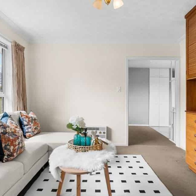 Four double bedrooms, master with ensuite - Photo 1