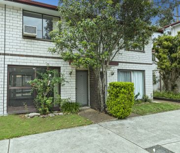 Lovely Updated Townhouse! - Photo 1