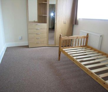 Bedroom Detached House In Charminster, BH9 - Photo 3