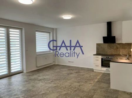 Pronájem prostorného bytu 1+kk s balkonem v Rohatci - Photo 3