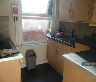 1 bedroom in a house share to rent - Photo 6