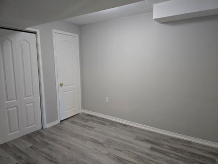 For Lease - 3224 Angel Pass Drive, Mississauga, Ontario - Photo 2