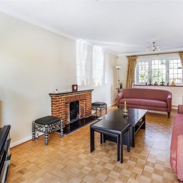 Court Green Heights, Woking - 5 bedrooms Property for lettings - Seymours - Photo 1