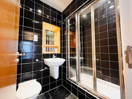 2 bedroom Flat To Let - Photo 3