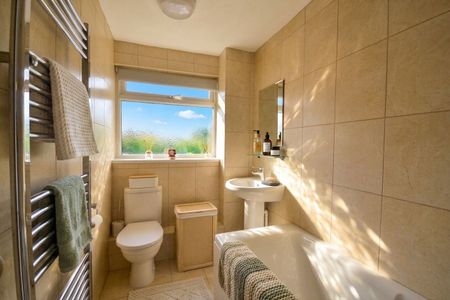 3 Bedroom Mid Terraced House To Rent - Photo 3