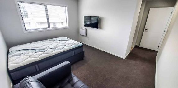 RENT REBATED FIRST 4 WEEKS AND 1 WEEK FREE RENT! Great on Greta! - Photo 2