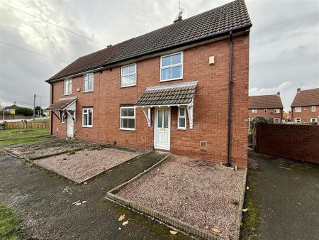 3 bedroom semi-detached house to rent - Photo 2