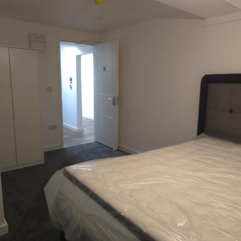 1 bedroom in a house share to rent - Photo 1